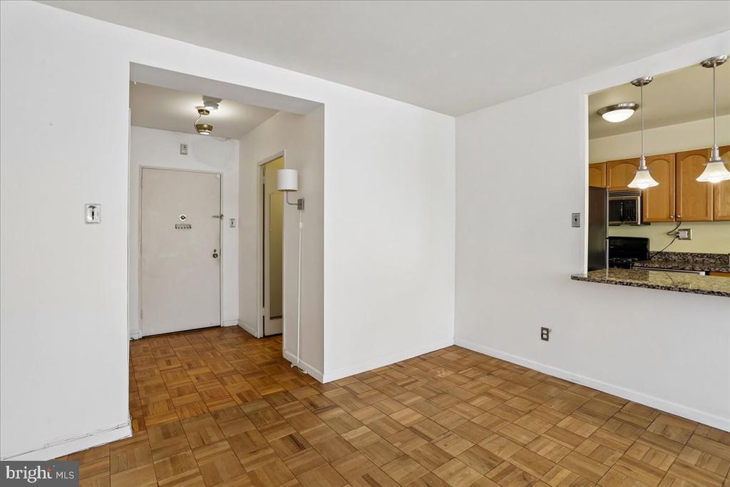 2475 VIRGINIA NW Unit: 220