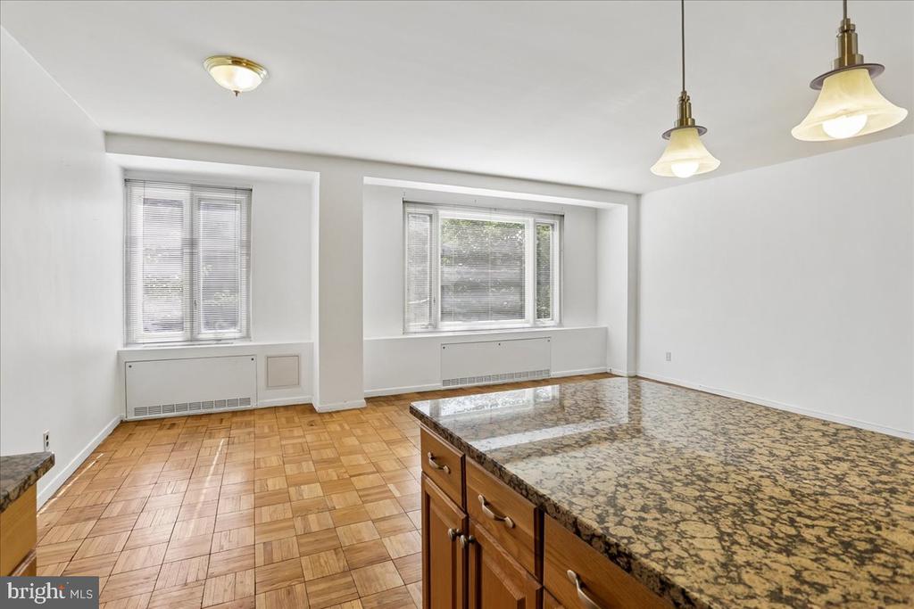 2475 VIRGINIA NW Unit: 220
