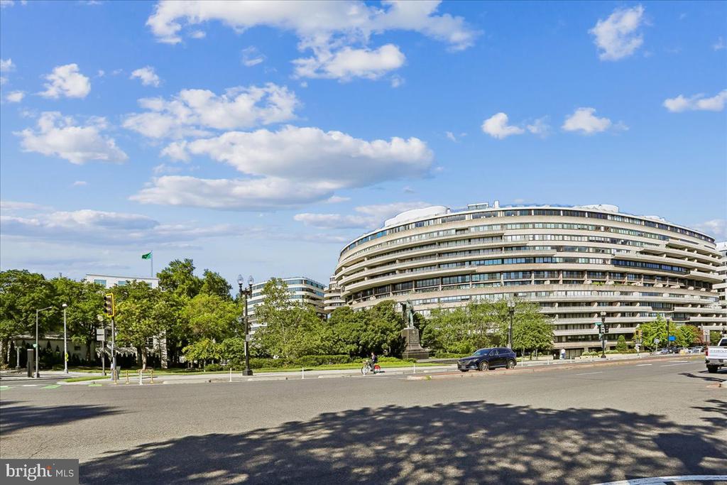 2475 VIRGINIA NW Unit: 220