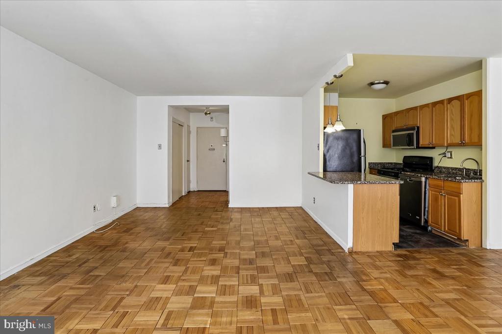 2475 VIRGINIA NW Unit: 220
