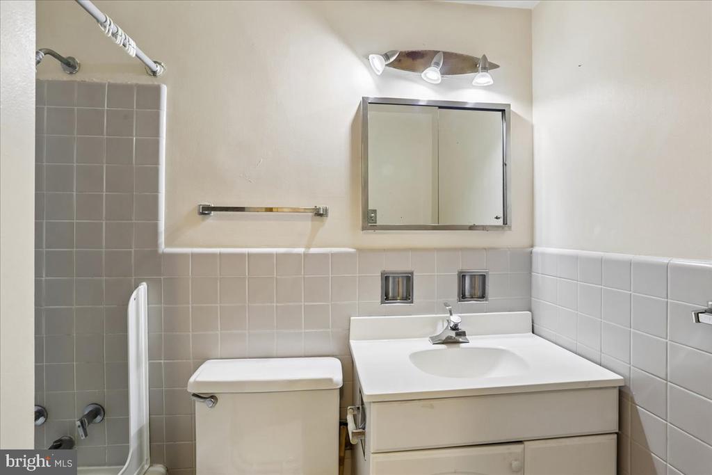 2475 VIRGINIA NW Unit: 220