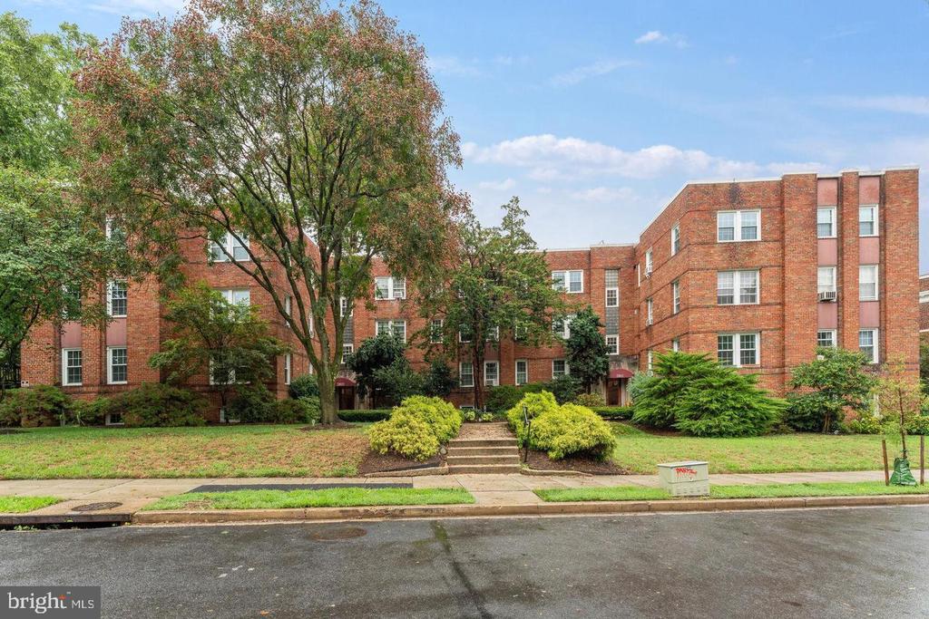 2803 CORTLAND PLACE NW Unit: 205