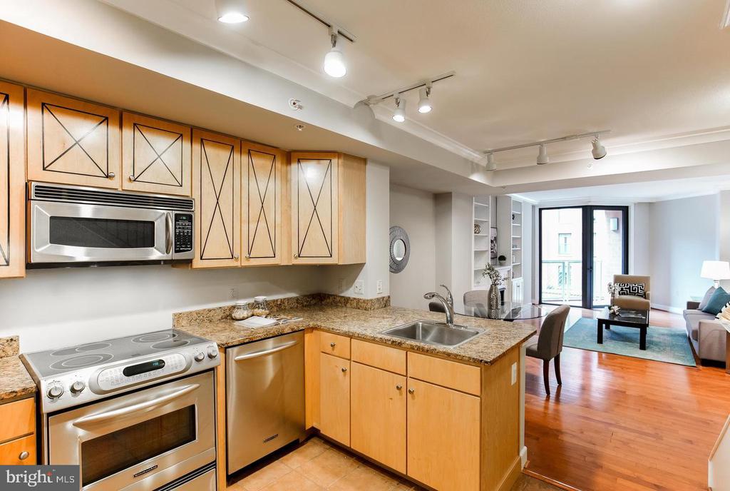 616 E E STREET NW Unit: 656