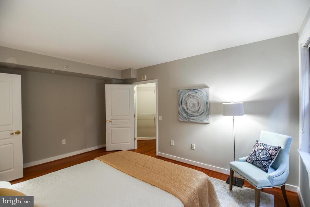 616 E E STREET NW Unit: 656
