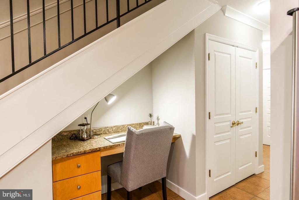 616 E E STREET NW Unit: 656