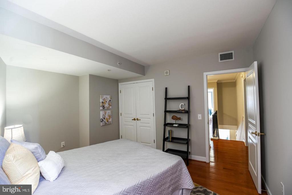 616 E E STREET NW Unit: 656