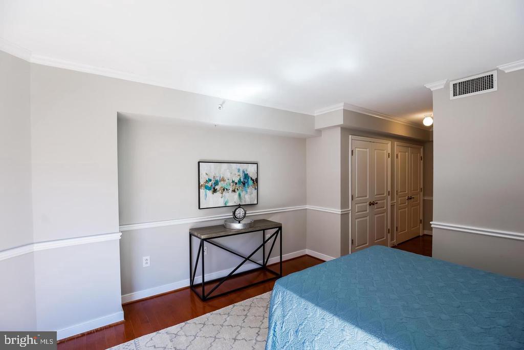 616 E E STREET NW Unit: 656
