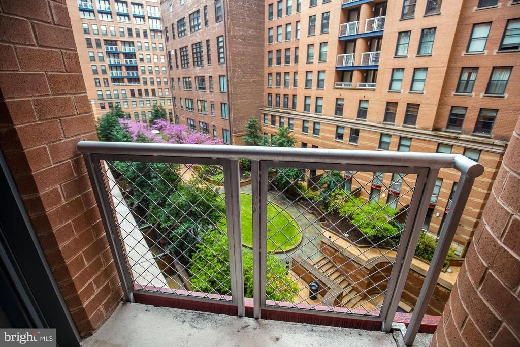 616 E E STREET NW Unit: 656