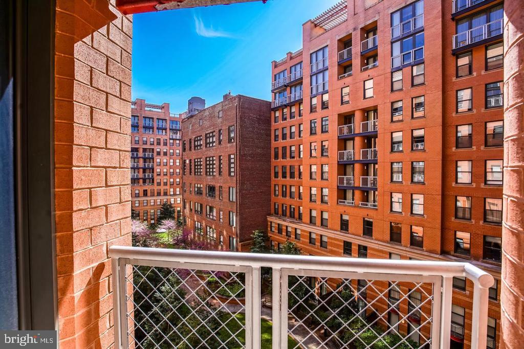 616 E E STREET NW Unit: 656