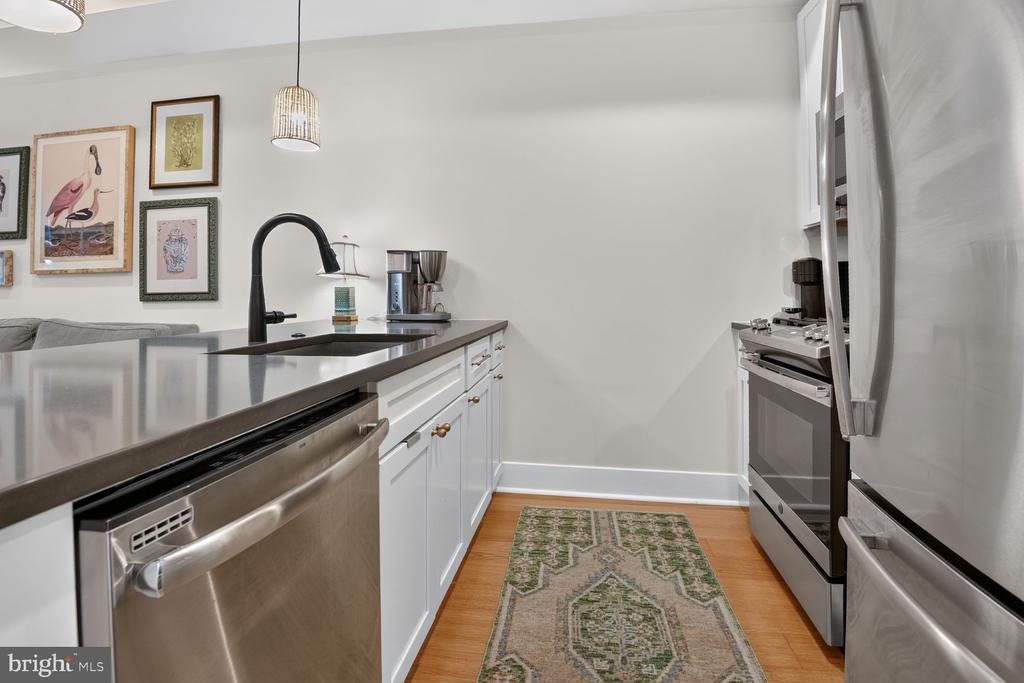 11 15TH STREET NE Unit: 8