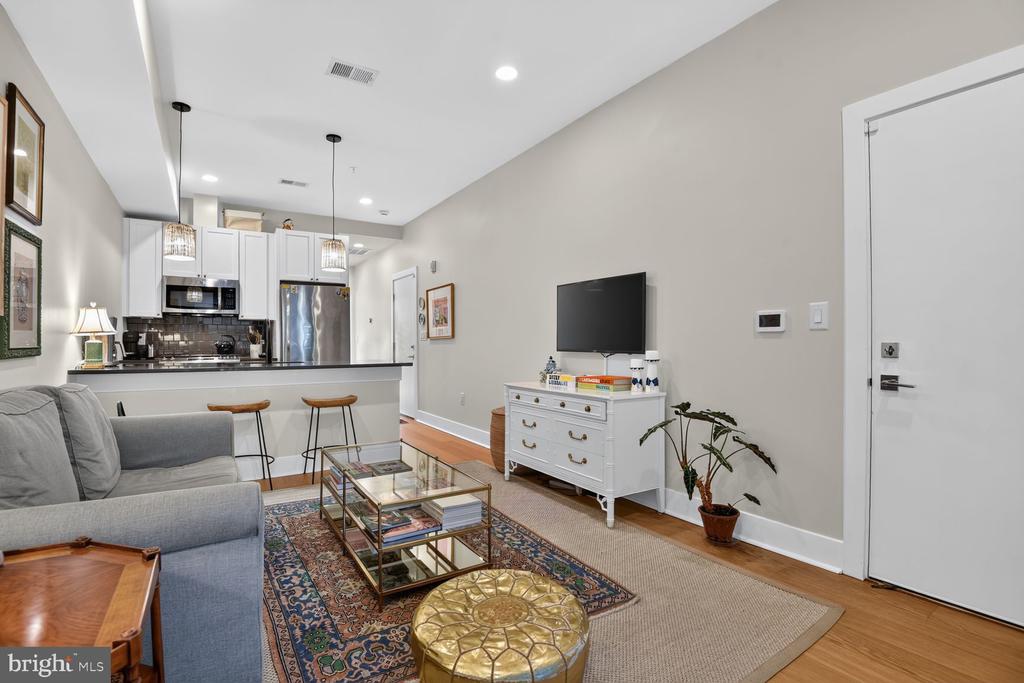 11 15TH STREET NE Unit: 8