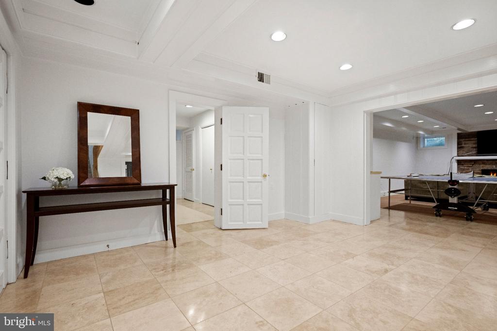 3101 ELLICOTT STREET NW