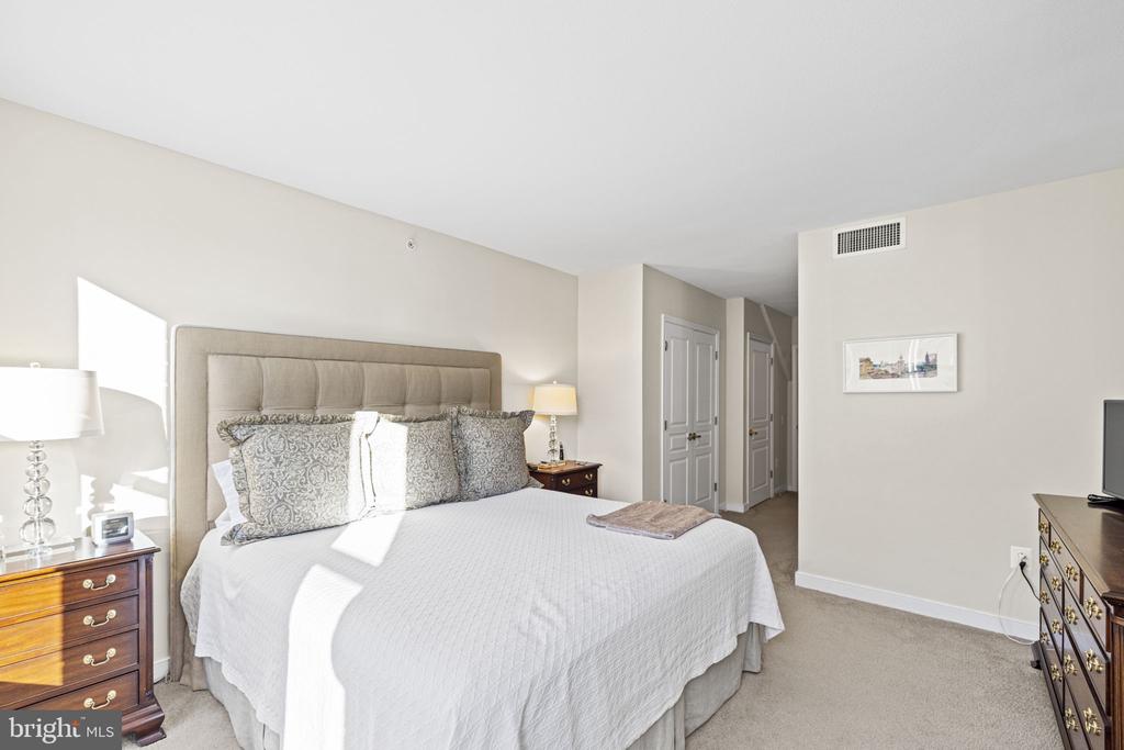 616 E E STREET NW Unit: 1152