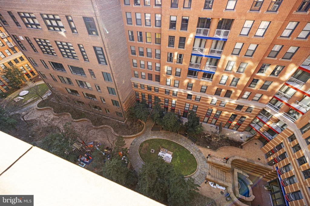 616 E E STREET NW Unit: 1152