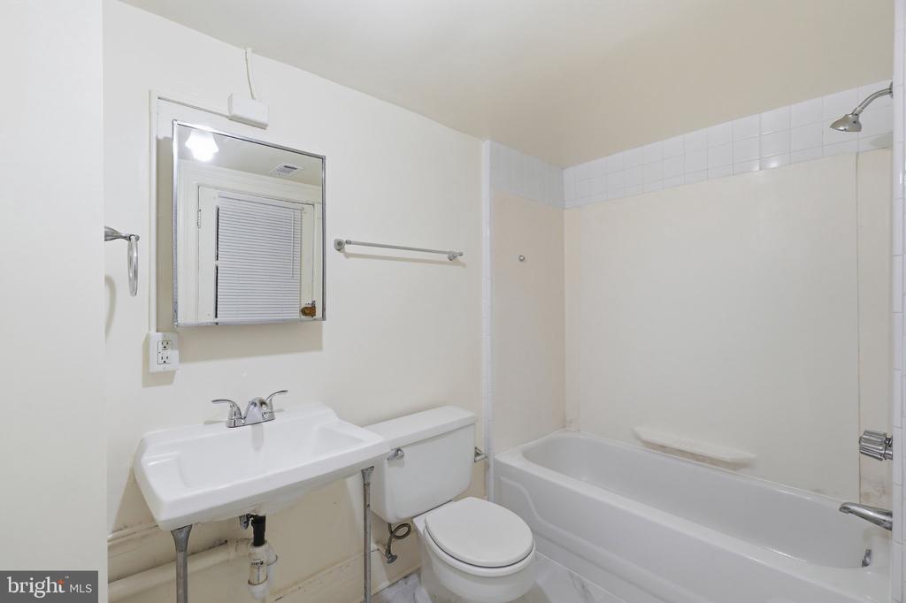 1241 33RD STREET NW