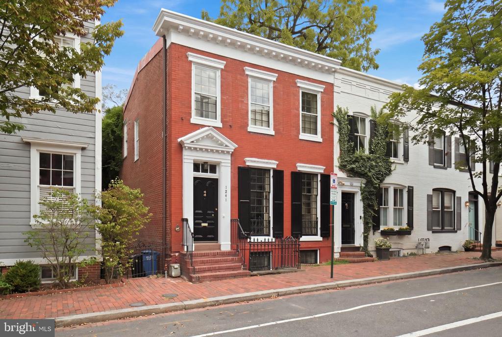 1241 33RD STREET NW