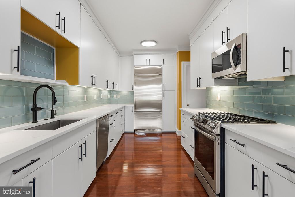 2700 CALVERT STREET NW Unit: 712