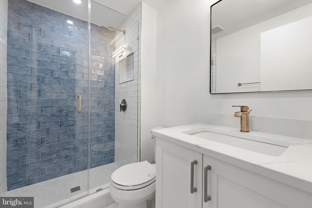2700 CALVERT STREET NW Unit: 712
