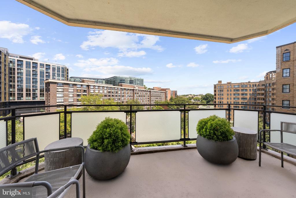 2700 CALVERT STREET NW Unit: 712