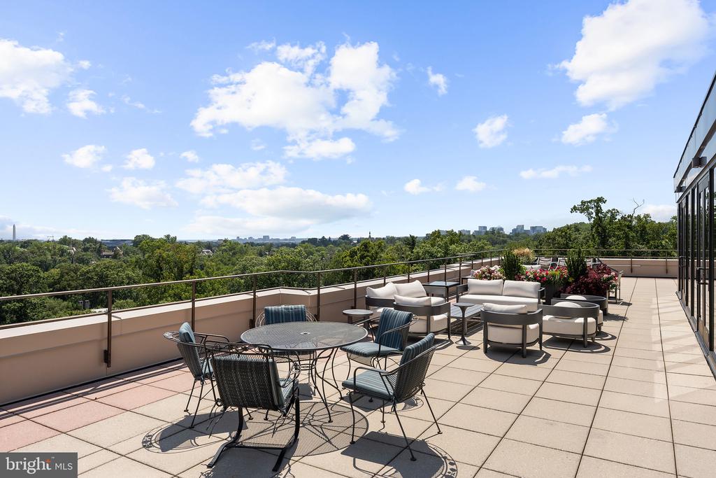 2700 CALVERT STREET NW Unit: 712