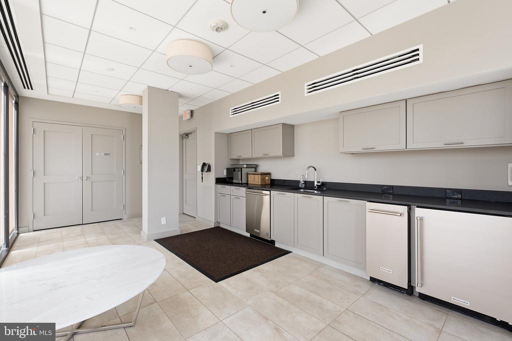 2700 CALVERT STREET NW Unit: 712