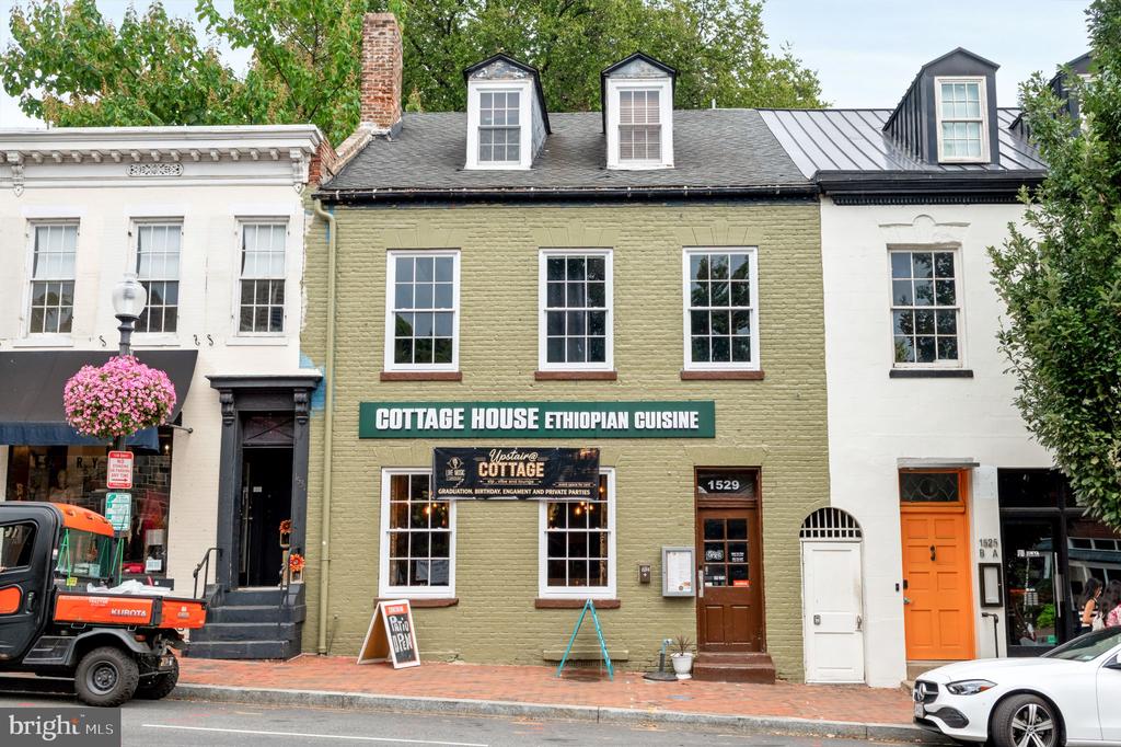 1528 33RD STREET NW