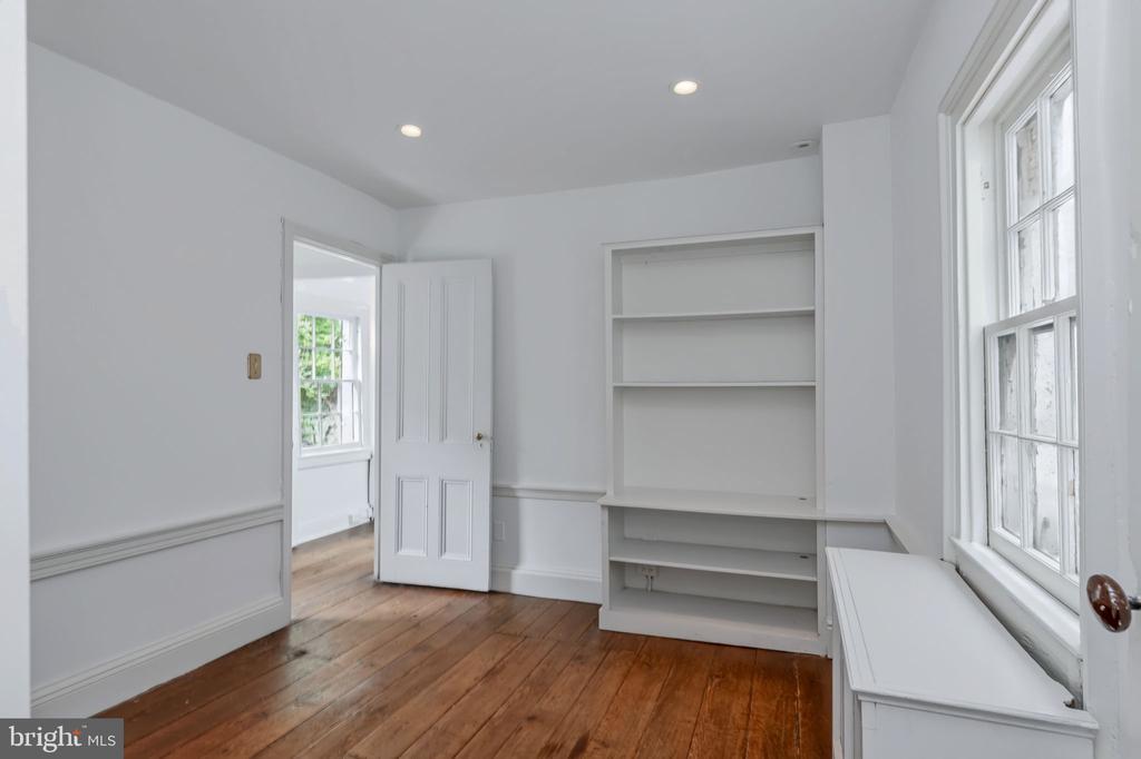1528 33RD STREET NW