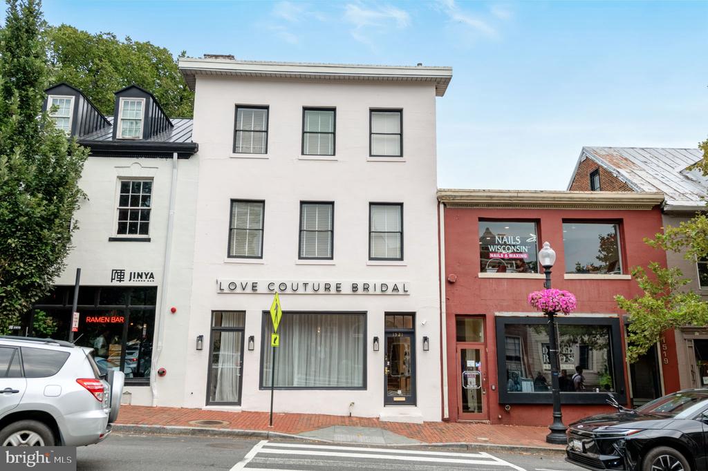1528 33RD STREET NW