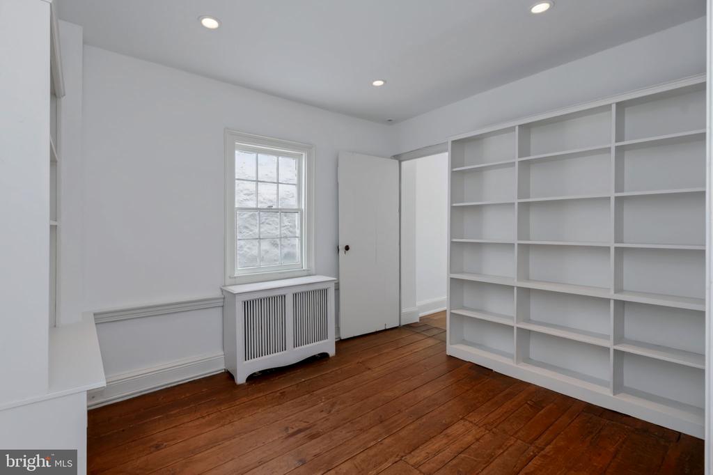 1528 33RD STREET NW