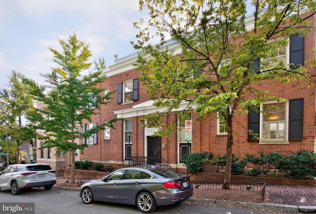 1632 30TH STREET NW Unit: 9