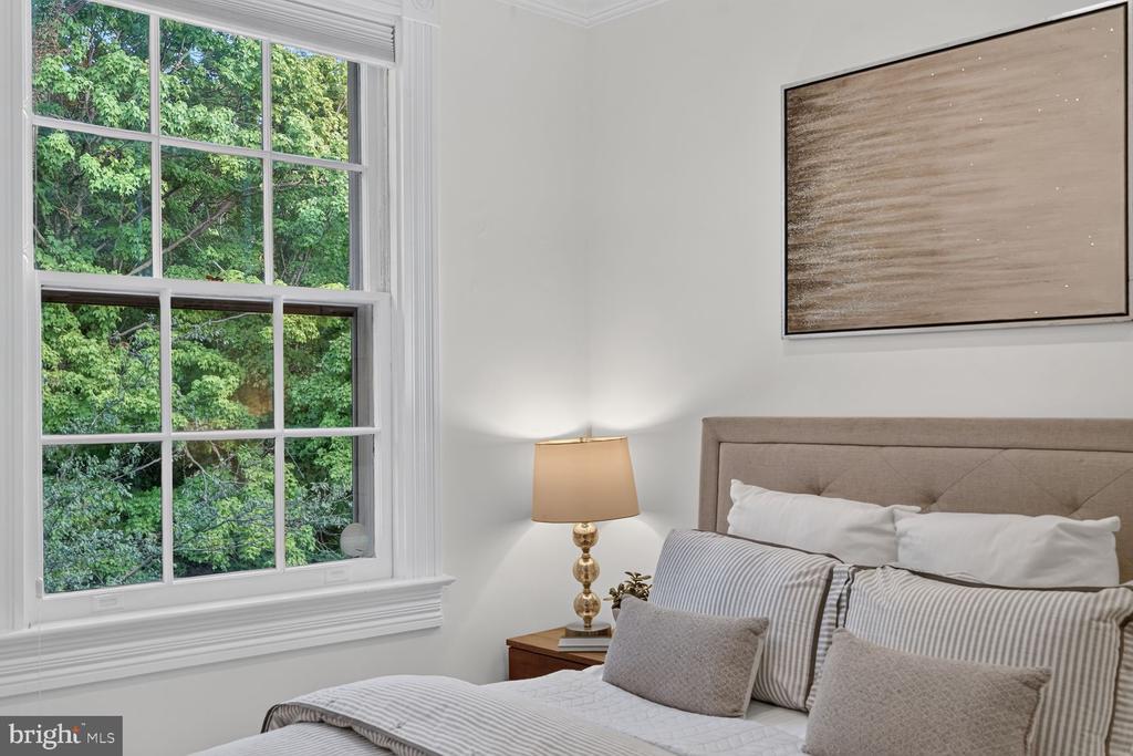 1632 30TH STREET NW Unit: 9