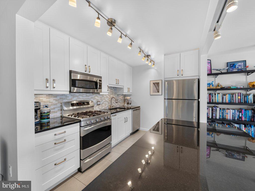 1280 21ST STREET NW Unit: 806