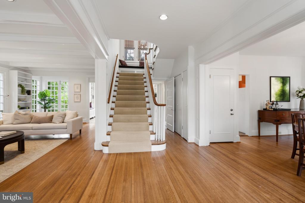3218 NEWARK STREET NW