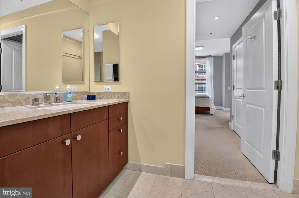 2425 L STREET NW Unit: 520