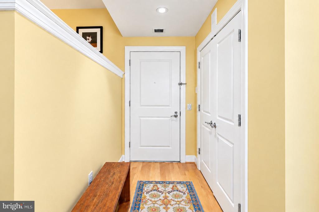 2425 L STREET NW Unit: 520