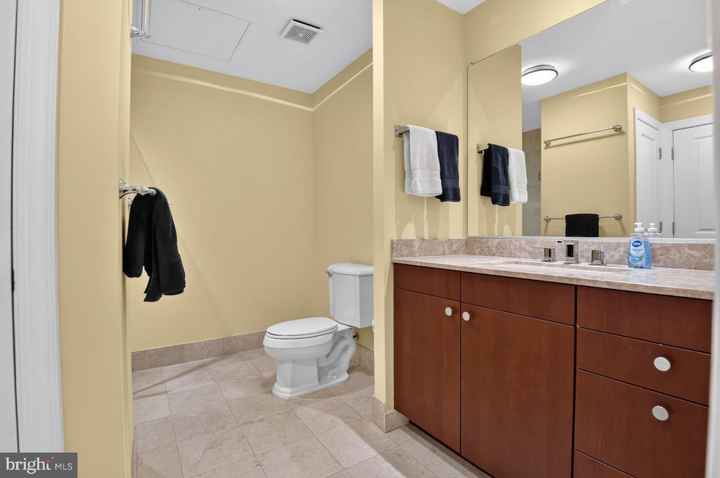 2425 L STREET NW Unit: 520