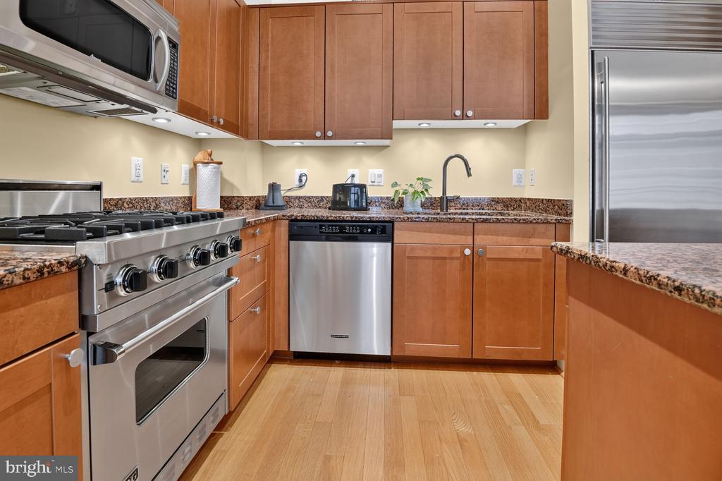 2425 L STREET NW Unit: 520