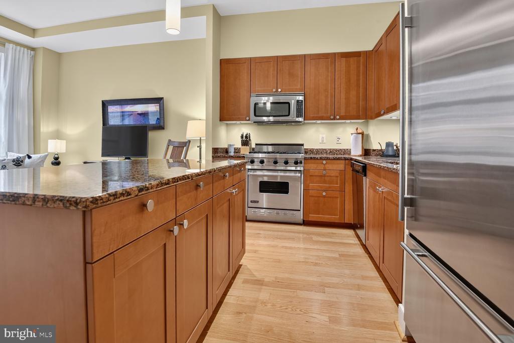 2425 L STREET NW Unit: 520