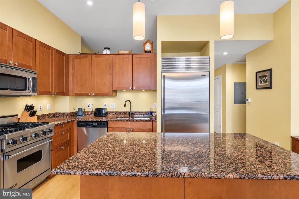 2425 L STREET NW Unit: 520