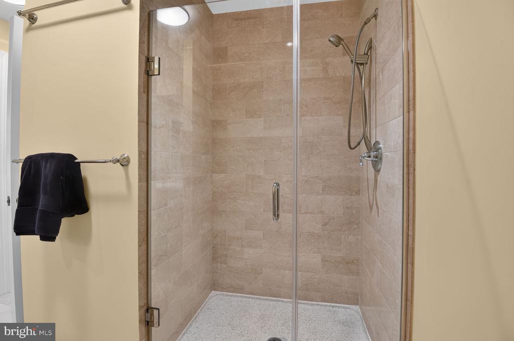 2425 L STREET NW Unit: 520