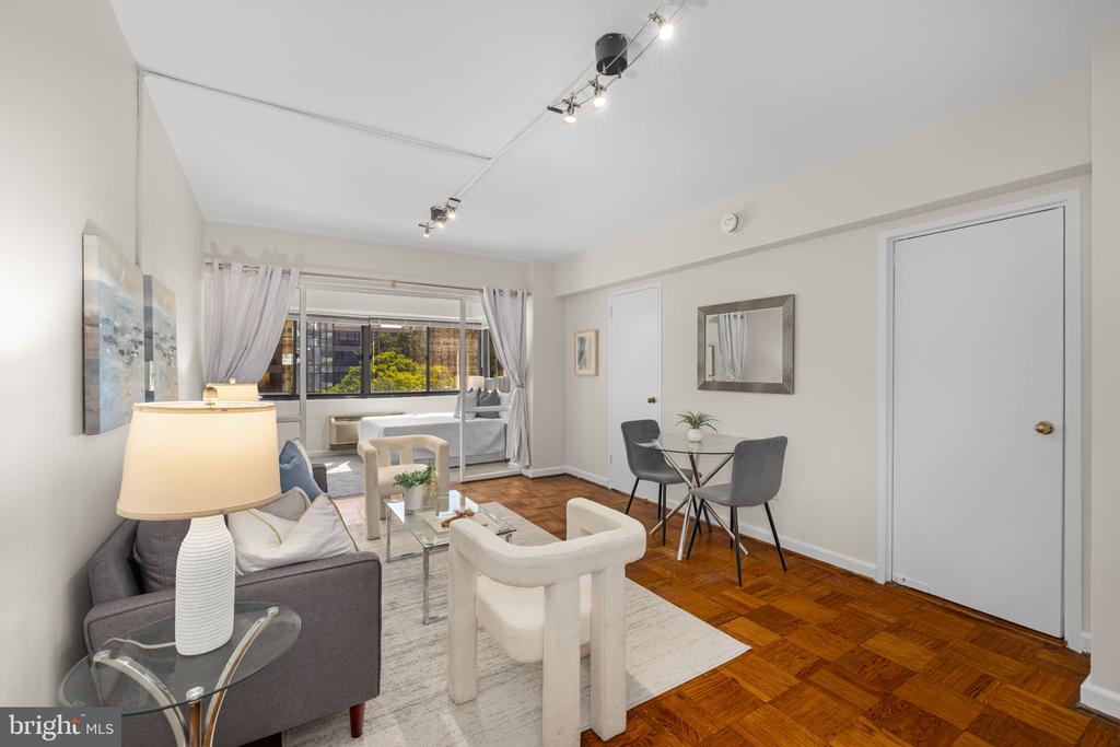 2141 I STREET NW Unit: 402