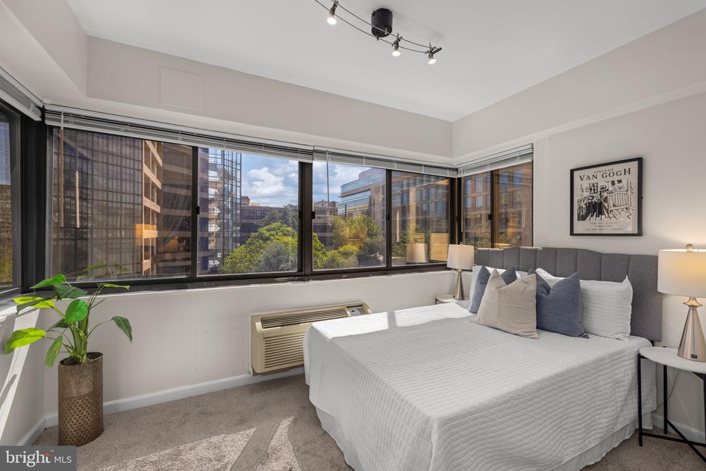 2141 I STREET NW Unit: 402