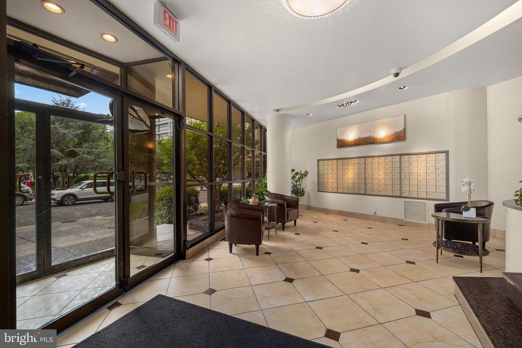 2141 I STREET NW Unit: 402