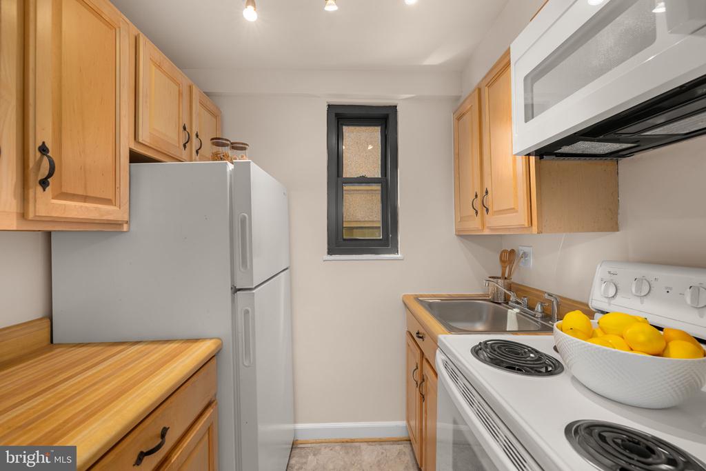 2141 I STREET NW Unit: 402