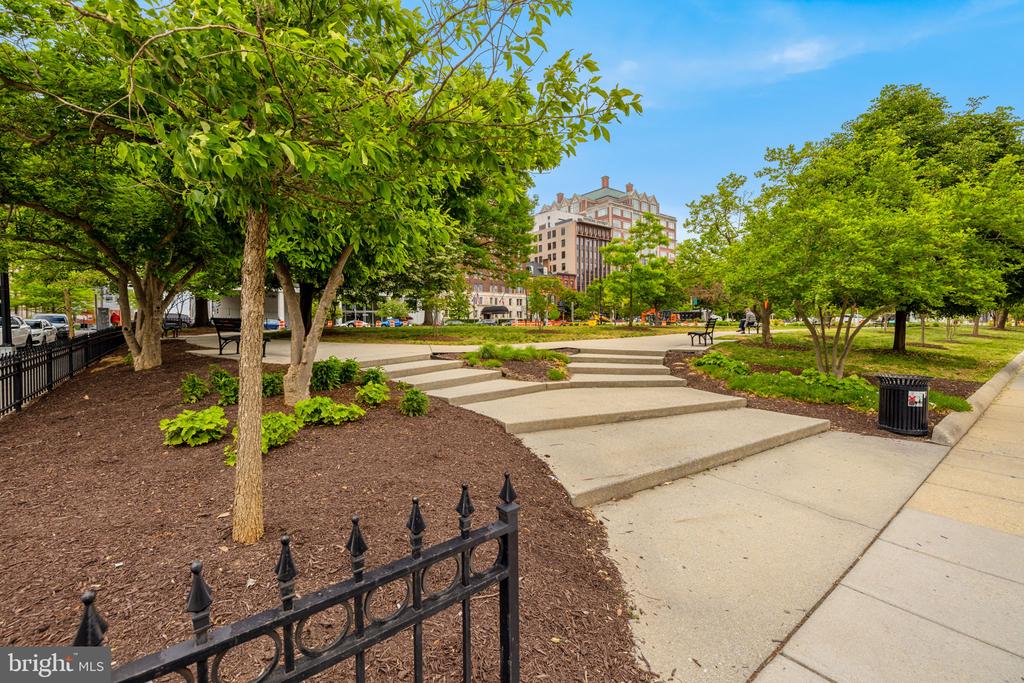 2141 I STREET NW Unit: 402