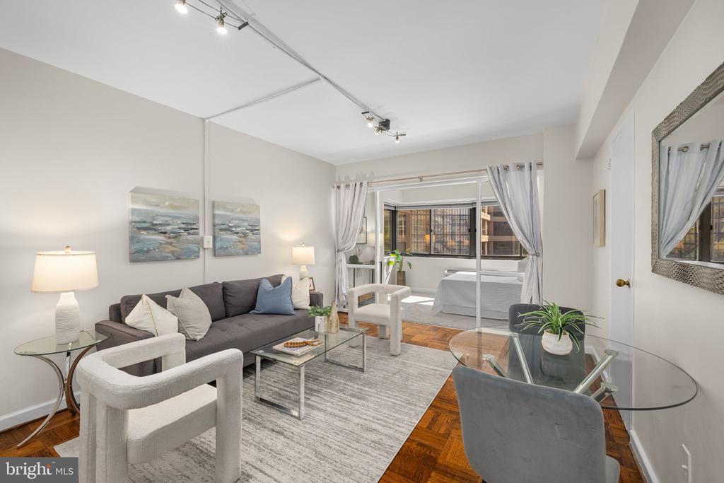 2141 I STREET NW Unit: 402