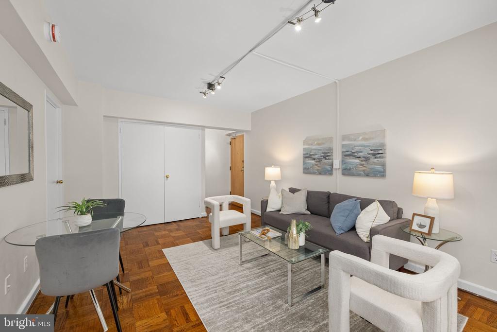 2141 I STREET NW Unit: 402