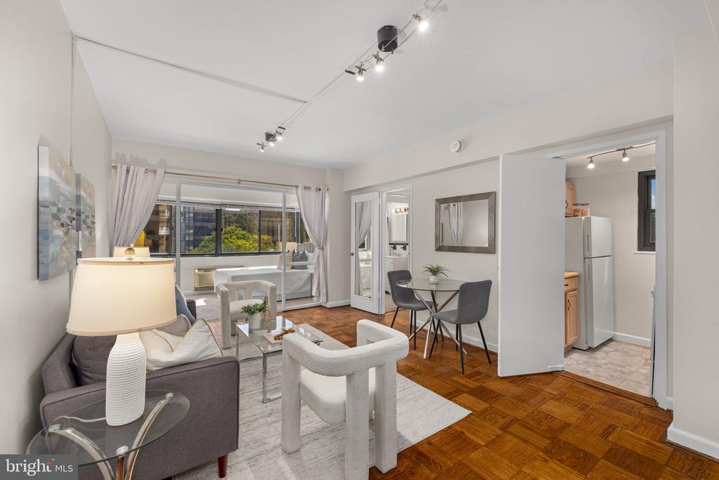 2141 I STREET NW Unit: 402
