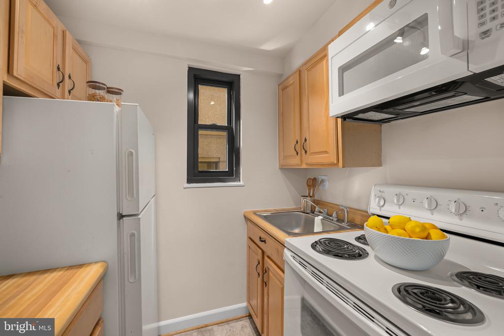2141 I STREET NW Unit: 402