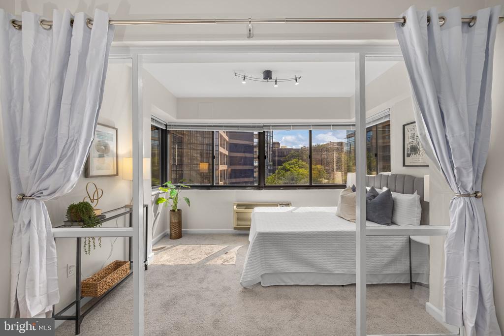 2141 I STREET NW Unit: 402